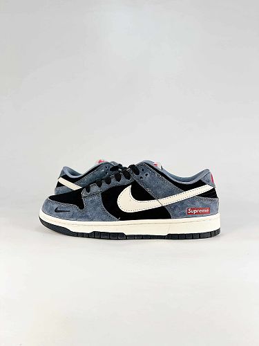 Nike SB Dunk Low Supreme