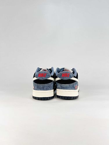 Nike SB Dunk Low Supreme