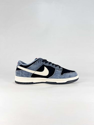 Nike SB Dunk Low Supreme