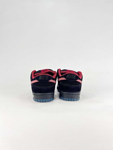 Nike SB Dunk Low