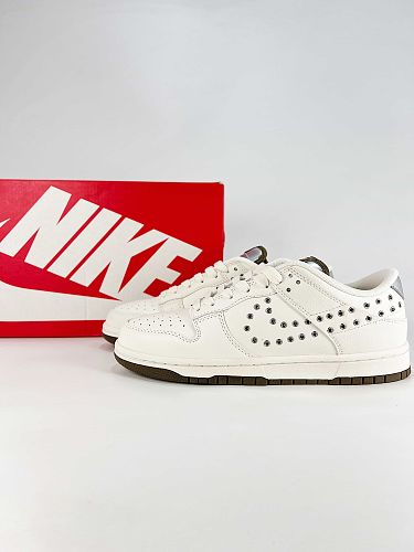 Nike SB Dunk Low